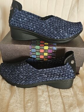 bernie mev. Navy Woven Stretch Mule